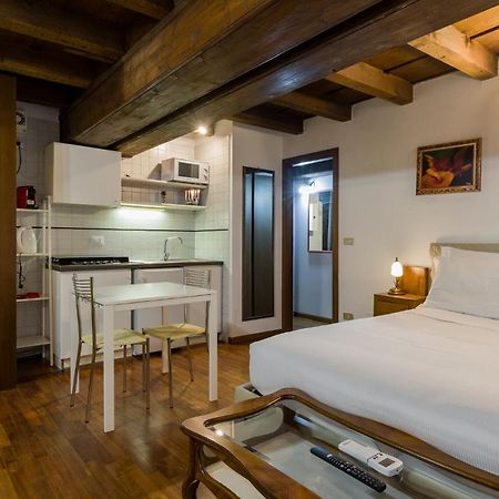 Leoncin D'Oro Apartment เวโรนา ภายนอก รูปภาพ