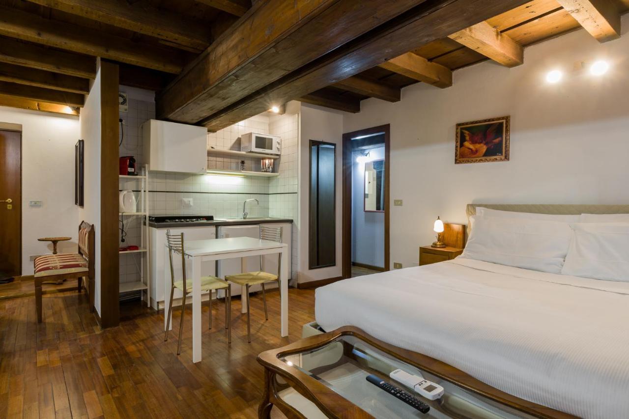 Leoncin D'Oro Apartment เวโรนา ภายนอก รูปภาพ