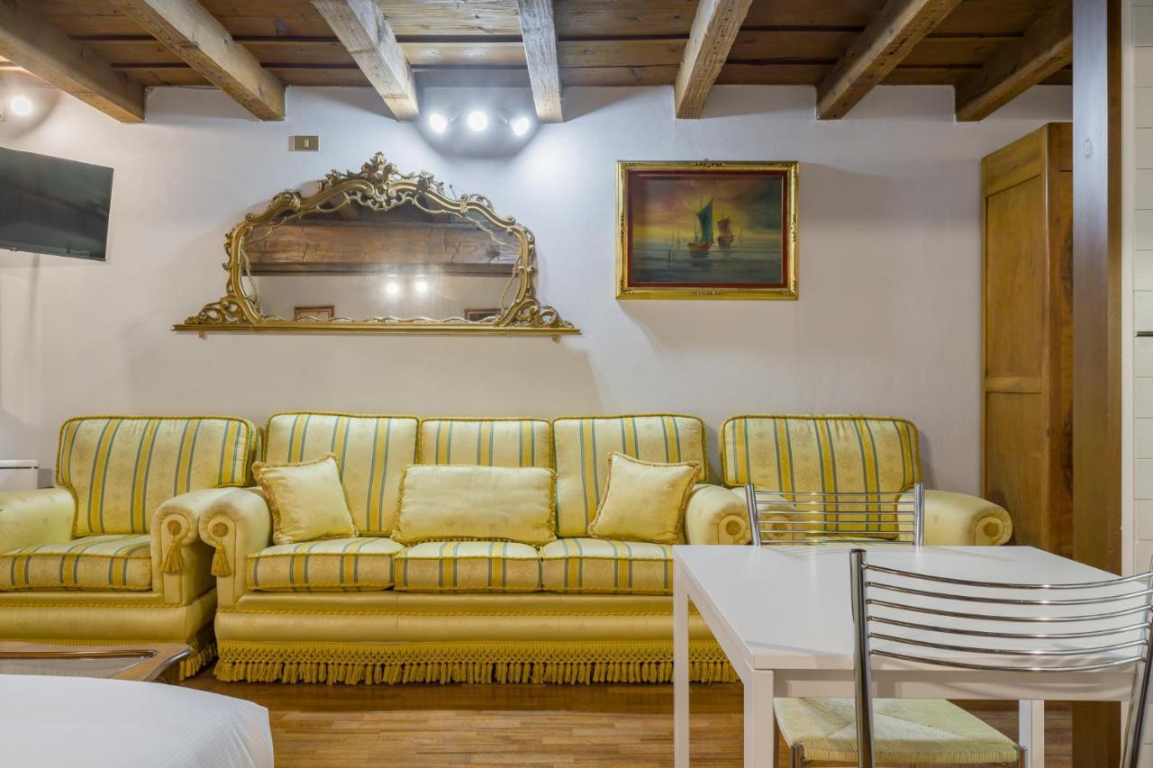 Leoncin D'Oro Apartment เวโรนา ภายนอก รูปภาพ